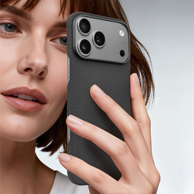 Copertina mobile in fibra di carbonio di aramide personalizzata con telaio metallico per iPhone 17 Pro Max