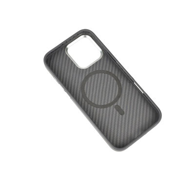 Custodia per telefono in fibra di aramide magnetica sottile da 0,8 mm 16 g per iPhone 16 Pro con iniezione laterale e copertura completa